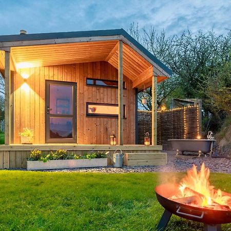 Luxury Glamping Cabin With Outdoor Bath On Cornish Flower Farm ทรูโร ภายนอก รูปภาพ