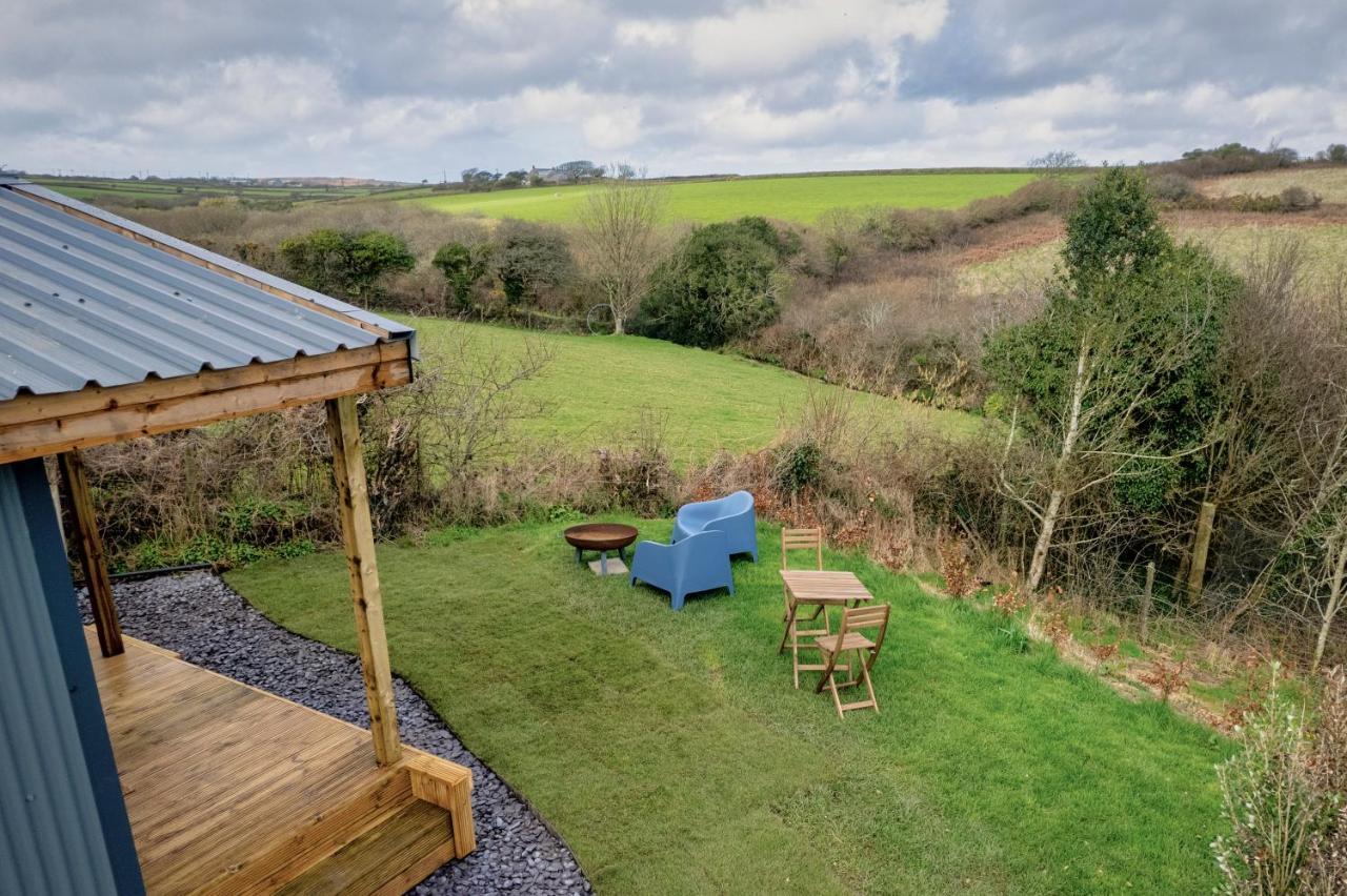 Luxury Glamping Cabin With Outdoor Bath On Cornish Flower Farm ทรูโร ภายนอก รูปภาพ