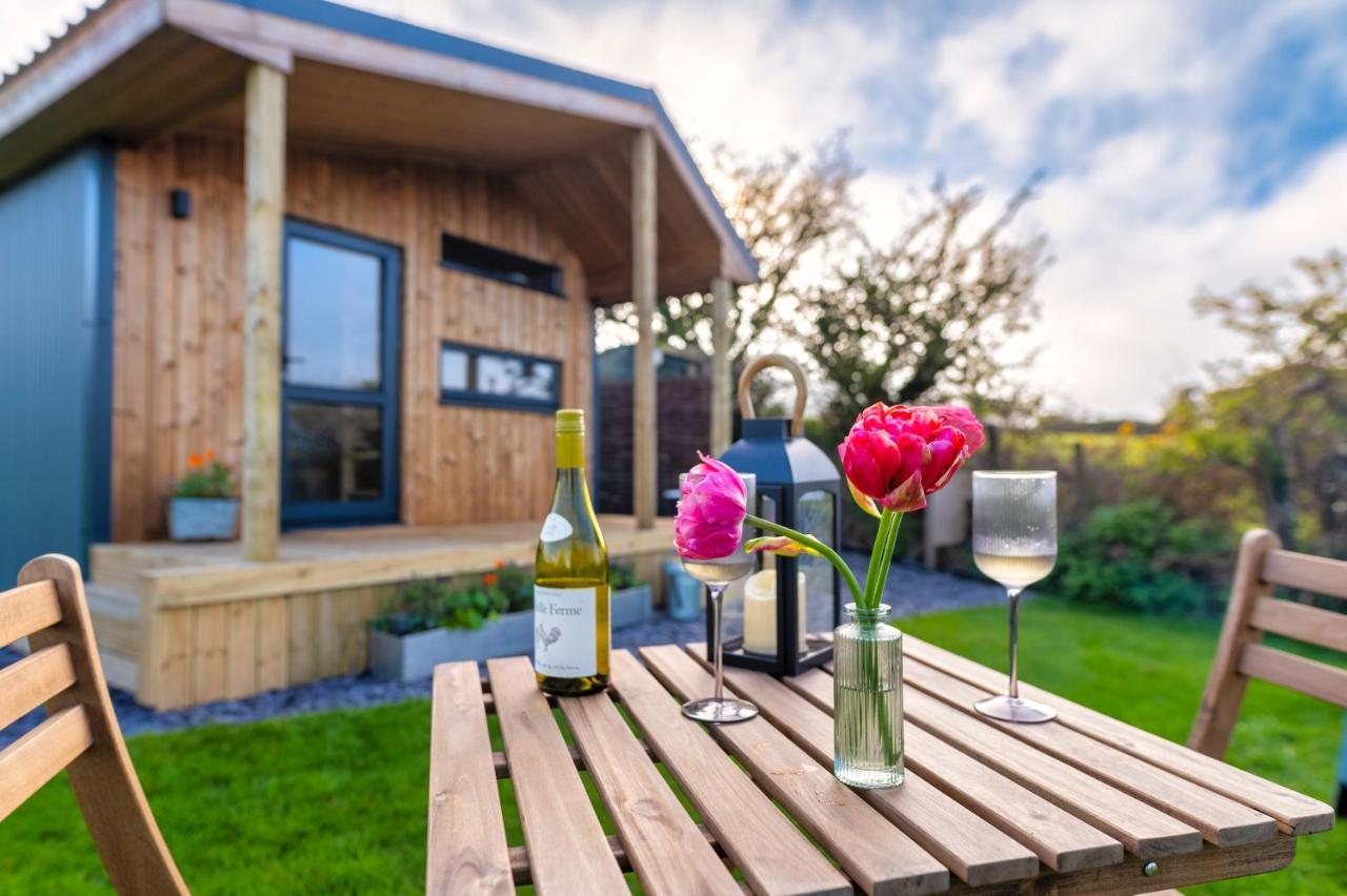 Luxury Glamping Cabin With Outdoor Bath On Cornish Flower Farm ทรูโร ภายนอก รูปภาพ