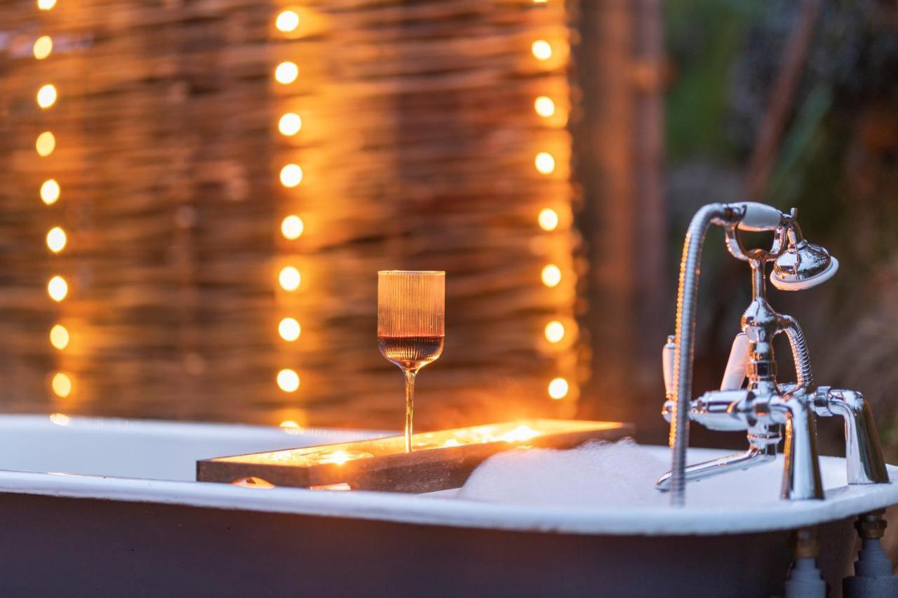 Luxury Glamping Cabin With Outdoor Bath On Cornish Flower Farm ทรูโร ภายนอก รูปภาพ