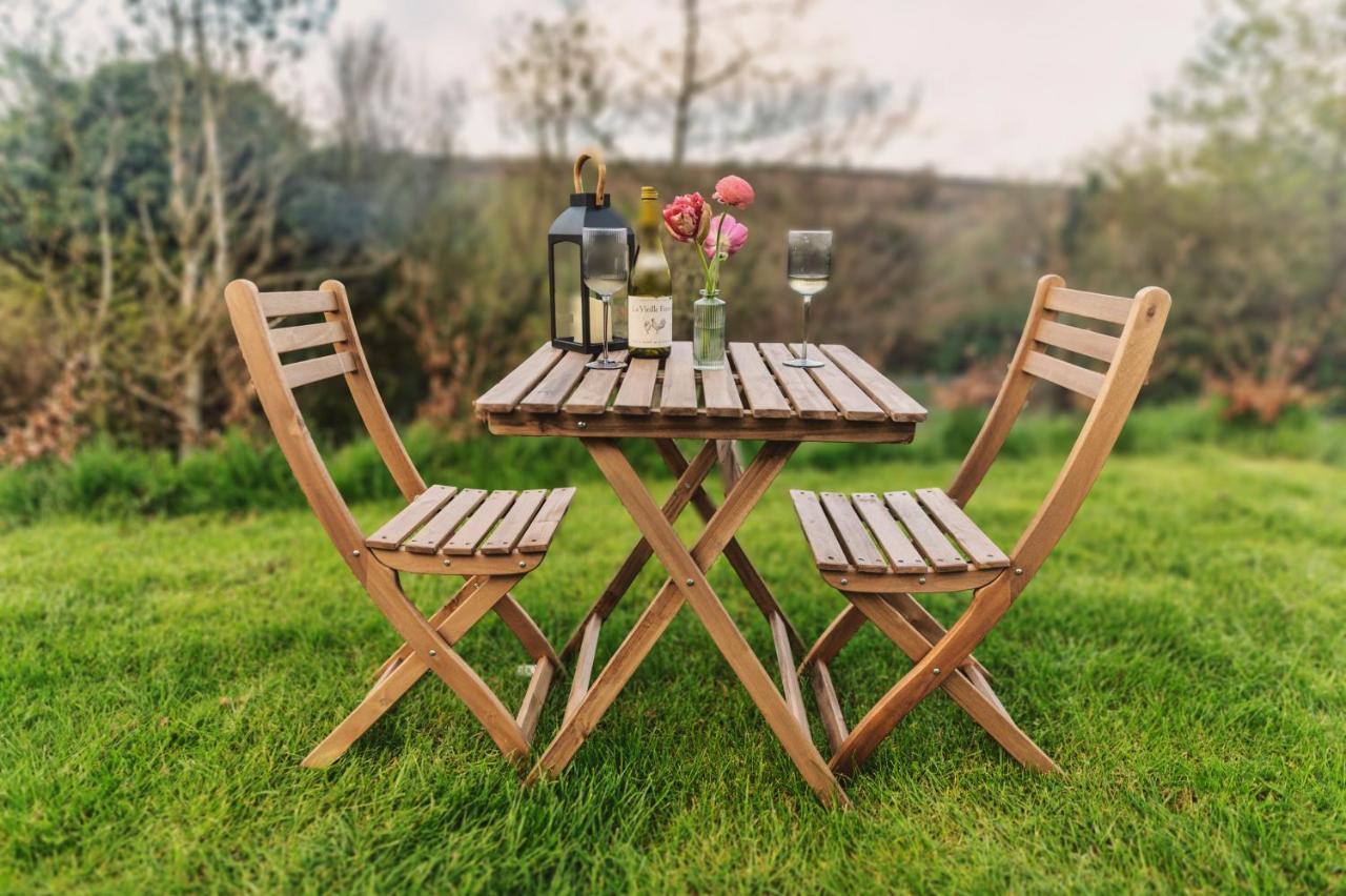 Luxury Glamping Cabin With Outdoor Bath On Cornish Flower Farm ทรูโร ภายนอก รูปภาพ