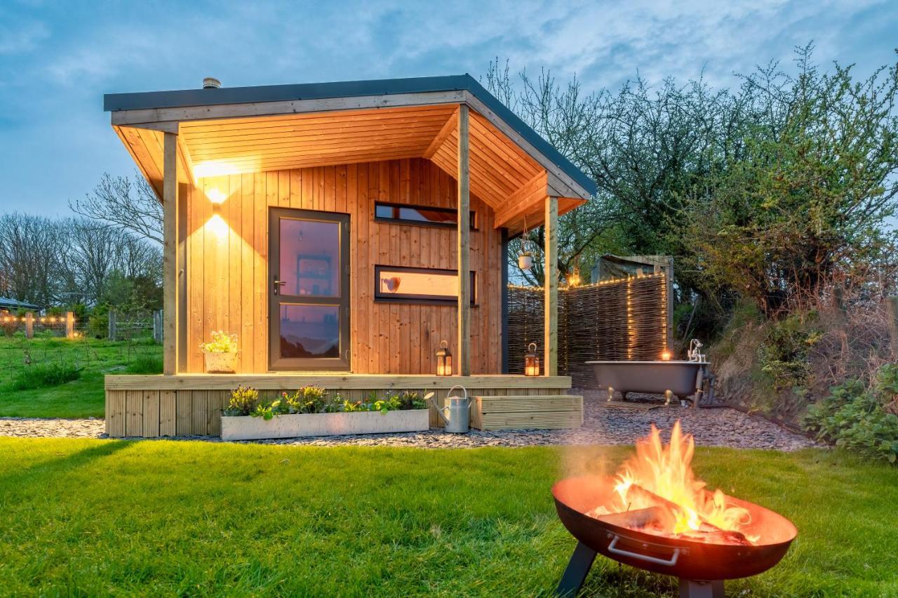 Luxury Glamping Cabin With Outdoor Bath On Cornish Flower Farm ทรูโร ภายนอก รูปภาพ