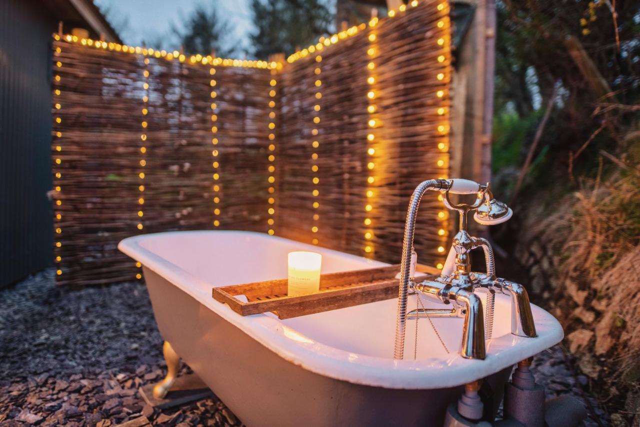Luxury Glamping Cabin With Outdoor Bath On Cornish Flower Farm ทรูโร ภายนอก รูปภาพ