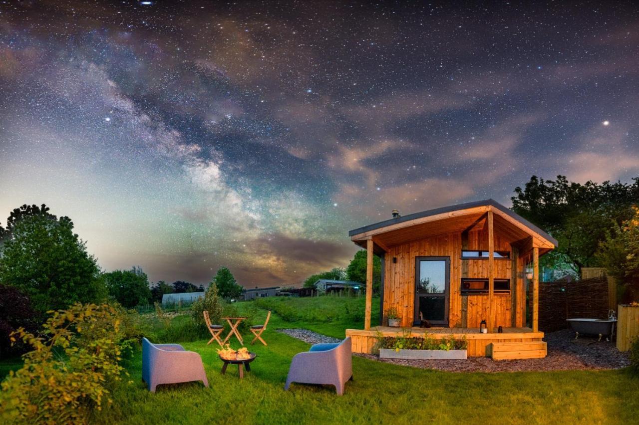 Luxury Glamping Cabin With Outdoor Bath On Cornish Flower Farm ทรูโร ภายนอก รูปภาพ