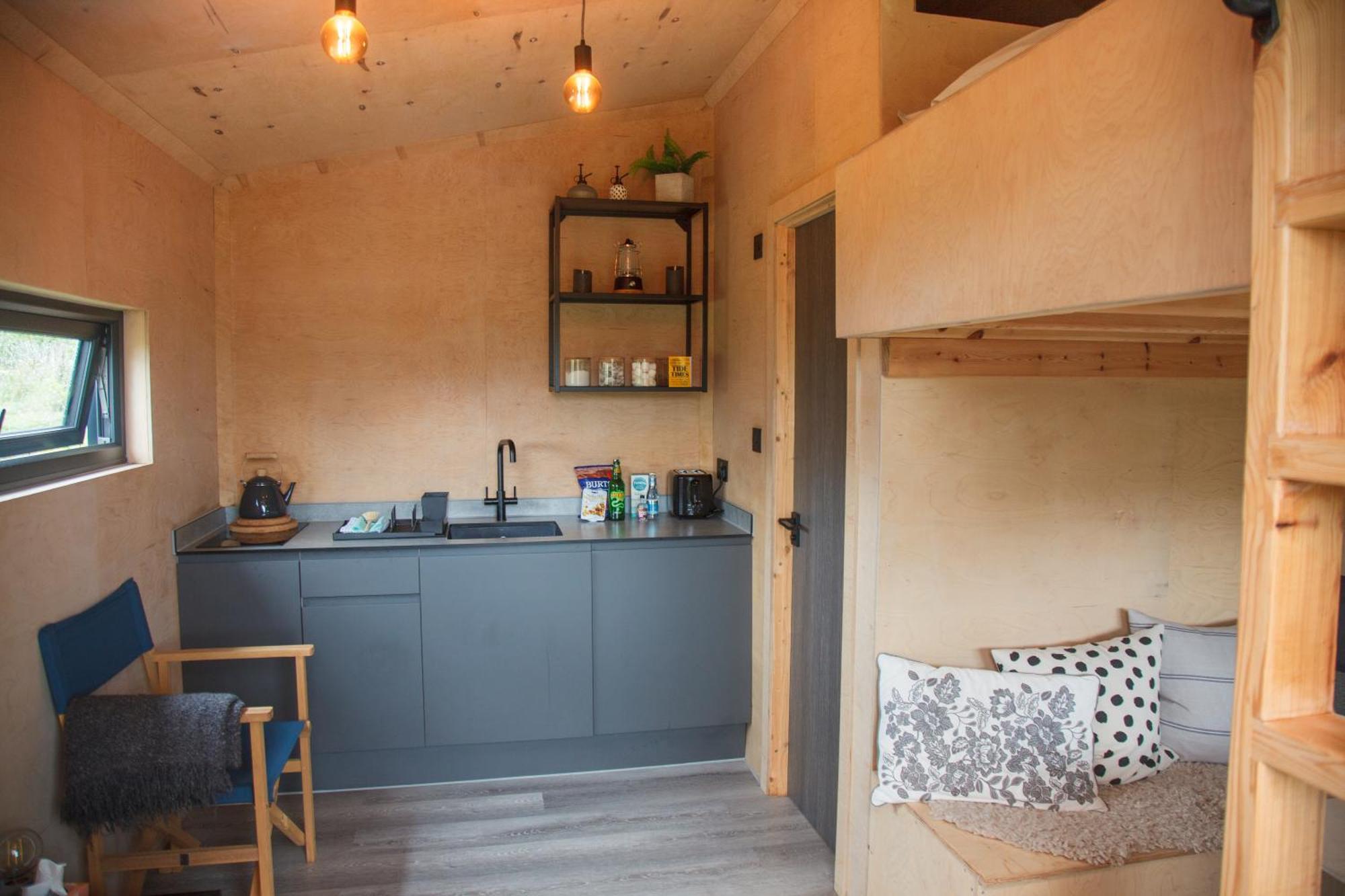Luxury Glamping Cabin With Outdoor Bath On Cornish Flower Farm ทรูโร ภายนอก รูปภาพ