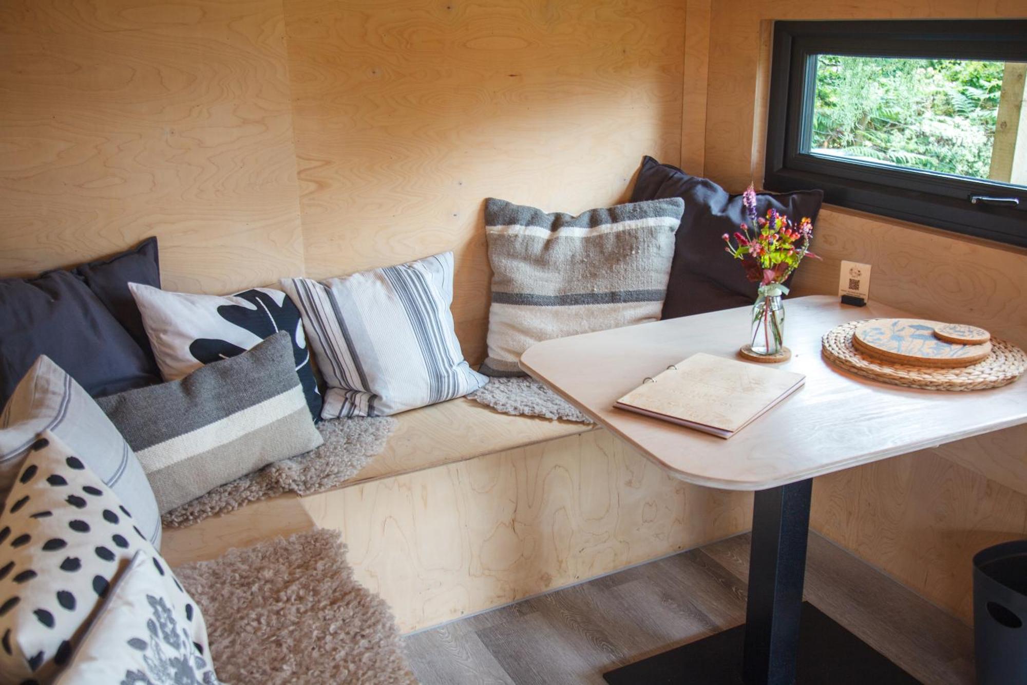 Luxury Glamping Cabin With Outdoor Bath On Cornish Flower Farm ทรูโร ภายนอก รูปภาพ