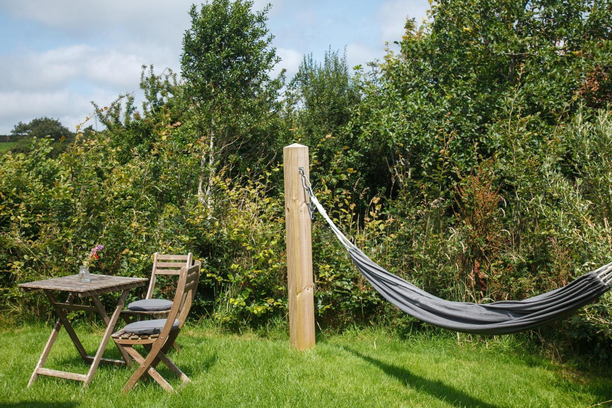 Luxury Glamping Cabin With Outdoor Bath On Cornish Flower Farm ทรูโร ภายนอก รูปภาพ